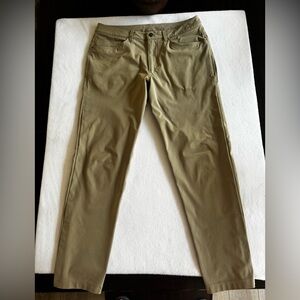 lululemon athletica Men's Chinos in Olive Green